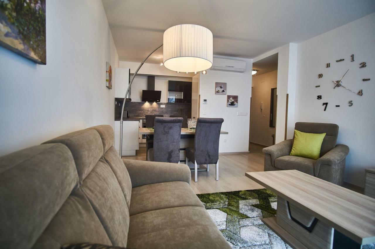 Azur Apartments - Hostaid Siófok Eksteriør bilde