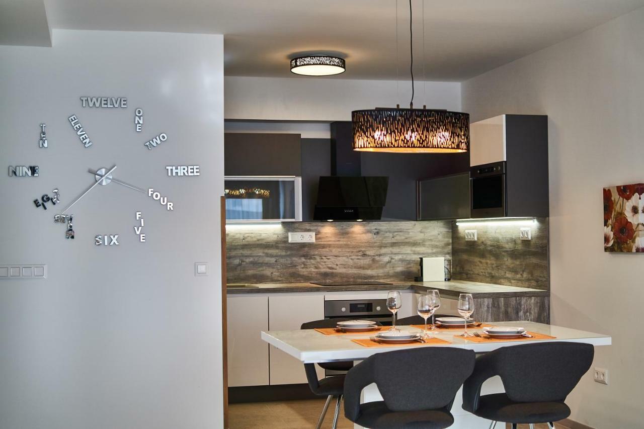 Azur Apartments - Hostaid Siófok Rom bilde