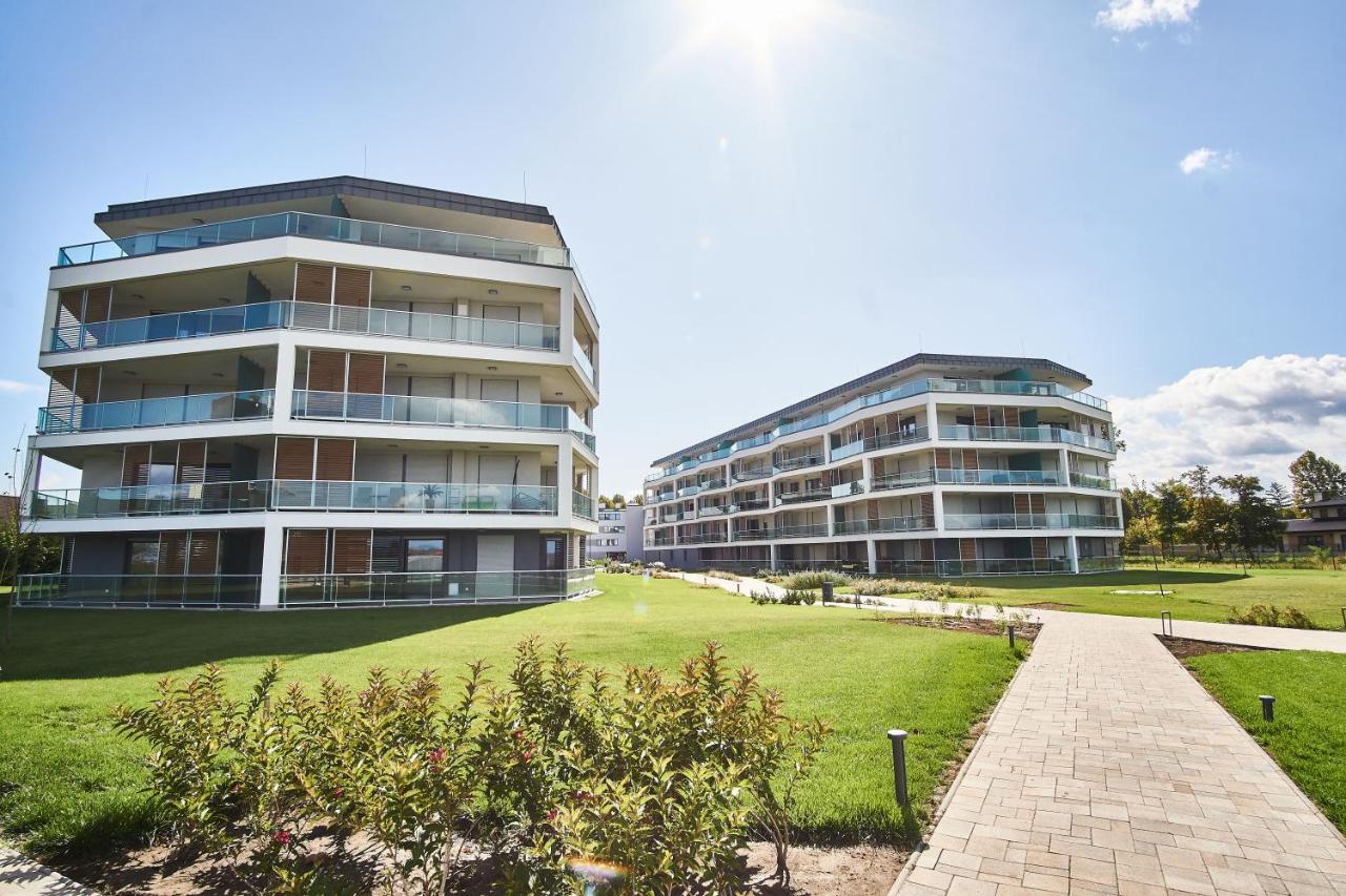 Azur Apartments - Hostaid Siófok Eksteriør bilde