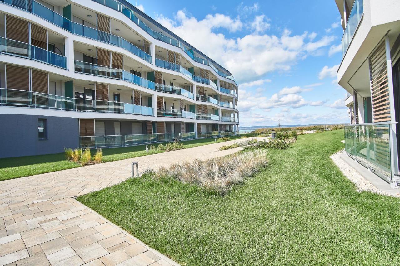 Azur Apartments - Hostaid Siófok Eksteriør bilde